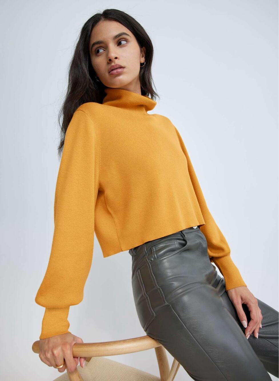 Aritzia Wilfred Rebecca Turtleneck Sweater in Mustard yellow size Large